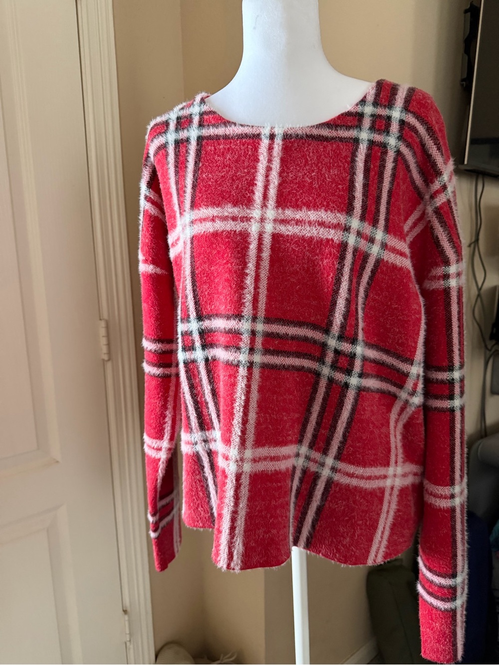 Women’s Tahari Red Plaid Women's Sweater - Cozy Crewneck Size XL